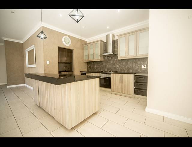 3 BEDROOM FREEHOLD FOR SALE IN BEACON BAY